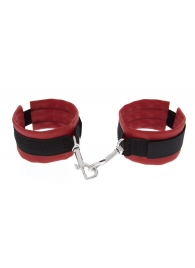 Красно-чёрные полиуретановые наручники Luxurious Handcuffs - Blush Novelties - купить с доставкой в Нижневартовске