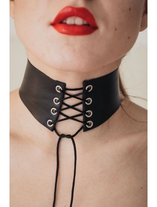 Оригинальный чокер со шнуровкой впереди - БДСМ Арсенал - купить с доставкой в Нижневартовске